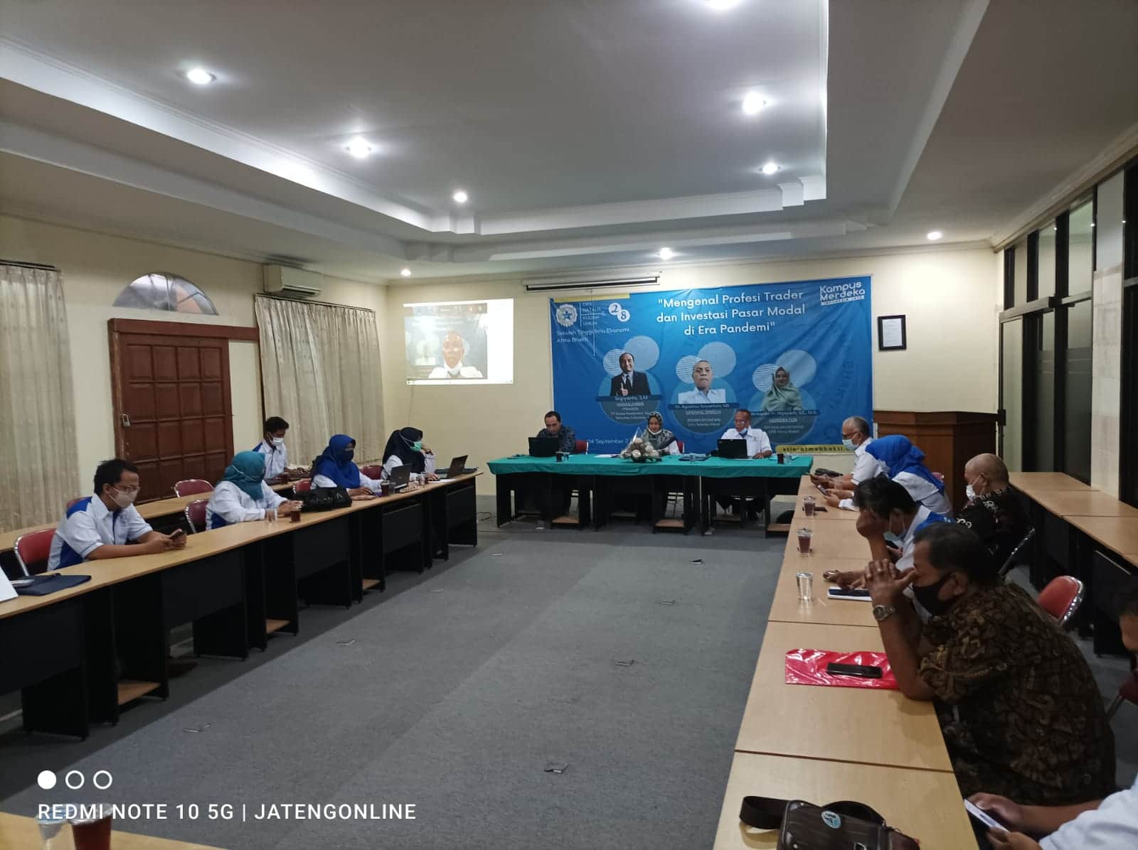 Kuliah umum STIE Atma Bakti Surakarta dengan webinar trading di masa pandemi, Sabtu (4/9)