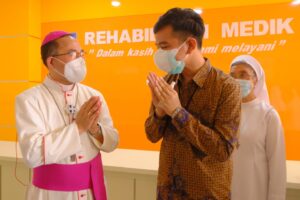 Gibran di RS Brayat Minulya