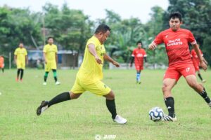 wartawan Solo tanding bola