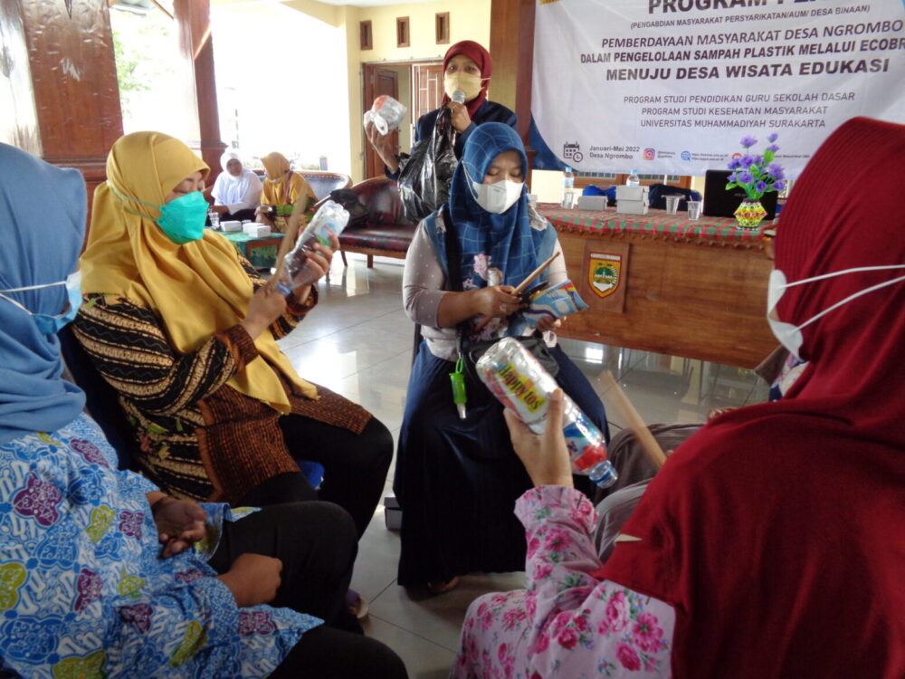 UMS daur ulang sampah plastik