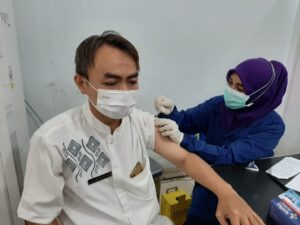 vaksin booster