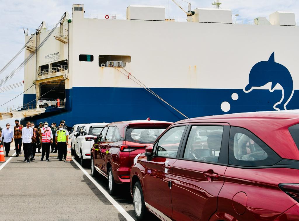 ekspor mobil dari pelabuhan