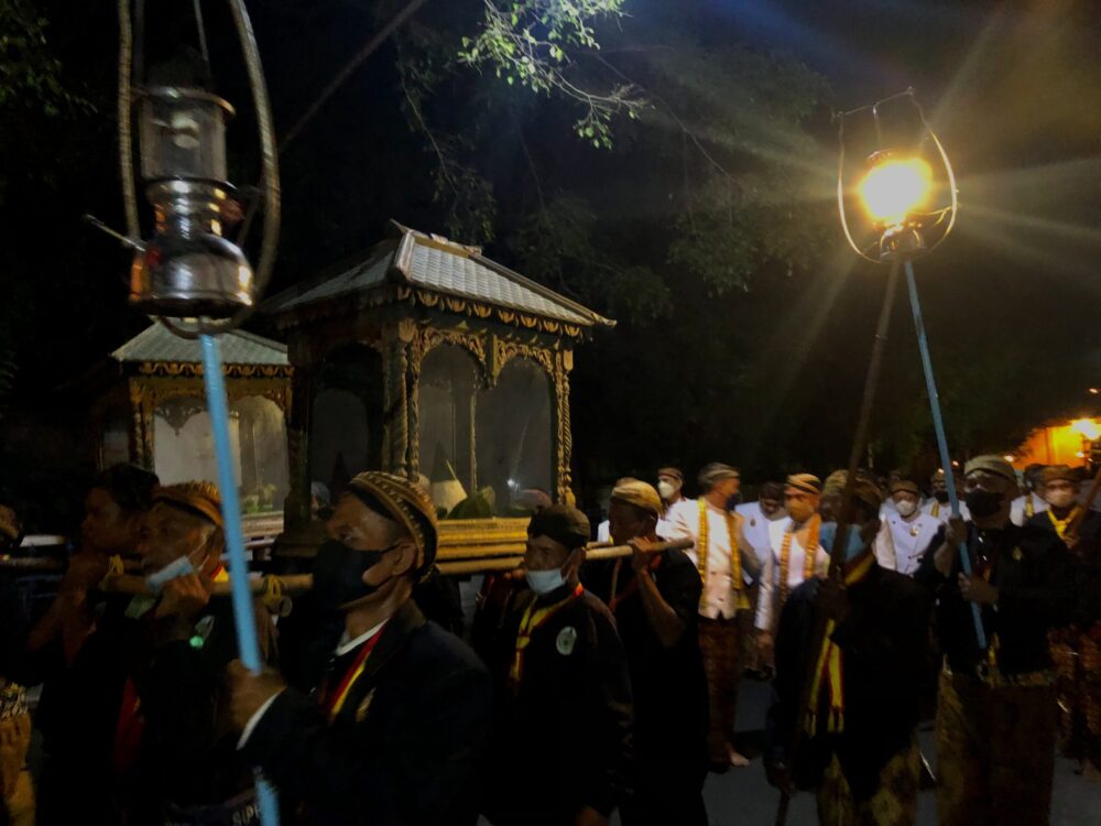 Kirab Selikuran, malem selikuran