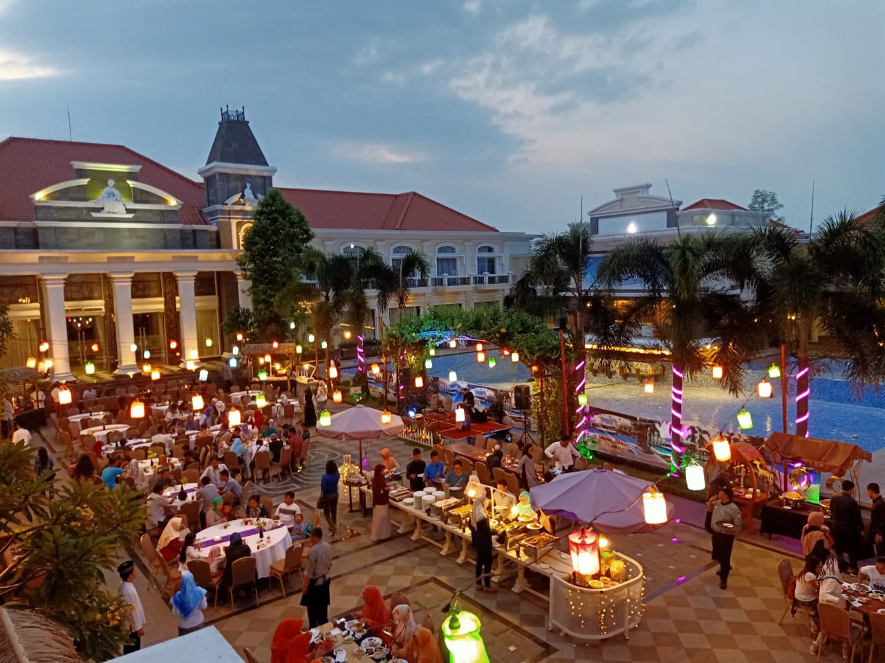 Adhiwangsa Hotel and Convention Solo