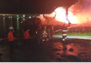 basarnas kebakaran kapal