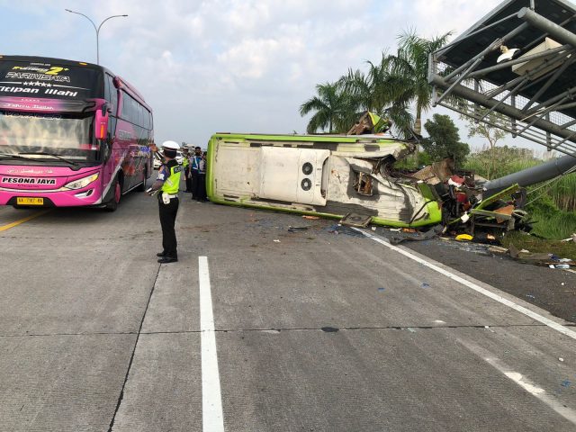 kecelakaan di jalan tol