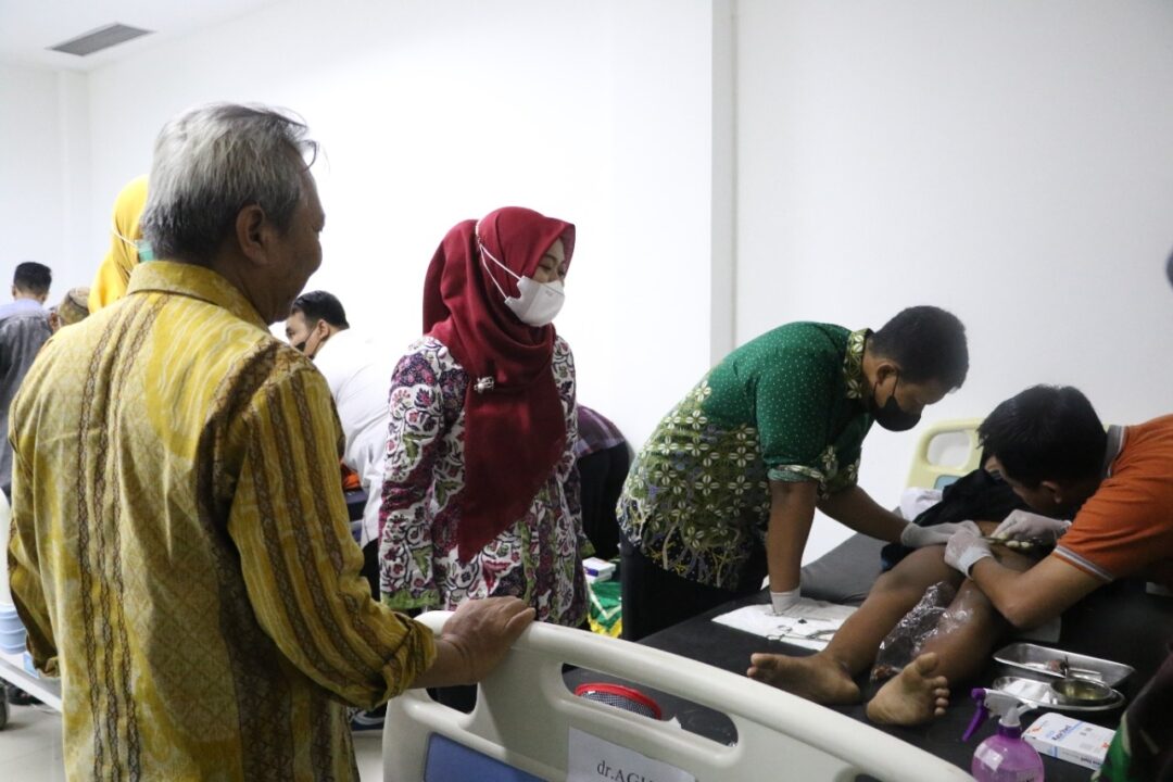 UMS Khitanan massal