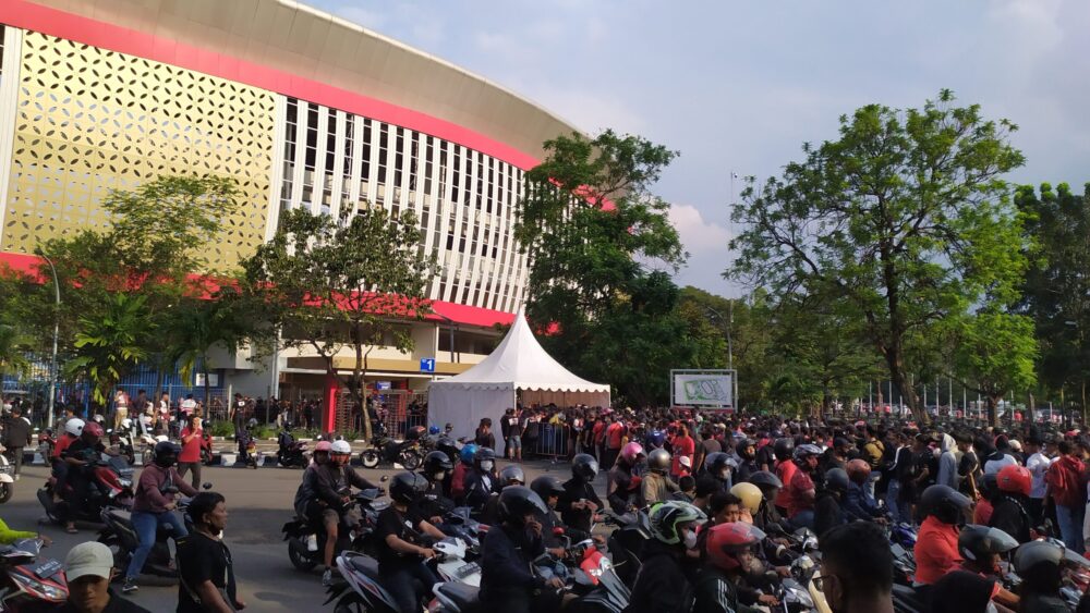 Persis Meniadakan Penonton