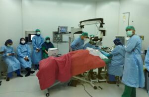 operasi katarak
