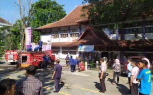 kebakaran FKIP UNS2