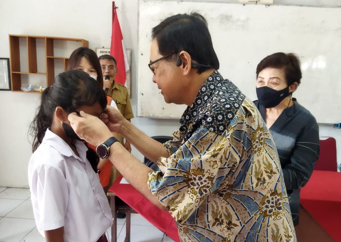 kaca mata metta care berbagi kaca mata