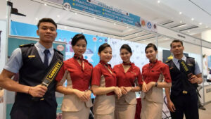 Foto 01 – Siswa Sekolah Pramugari Trans Avia – PNFest Solo – Oktober 2022 Foto 01 – Siswa Sekolah Pramugari Trans Avia – PNFest Solo – Oktober 2022