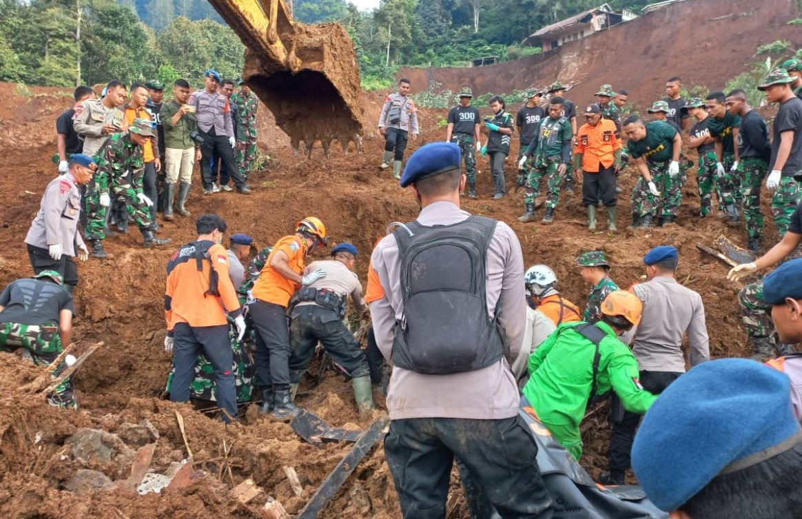 rescuer gempa bumi cianjur
