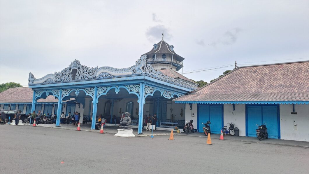 Keraton Surakarta, keraton dan Sriwedari