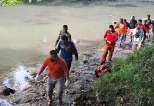 Evakuasi penemuan Mayat di Kali Anyar Mojosongo Jebres Solo