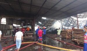 IMG-20230125-WA0011 Gudang Kayu Sukoharjo Terbakar