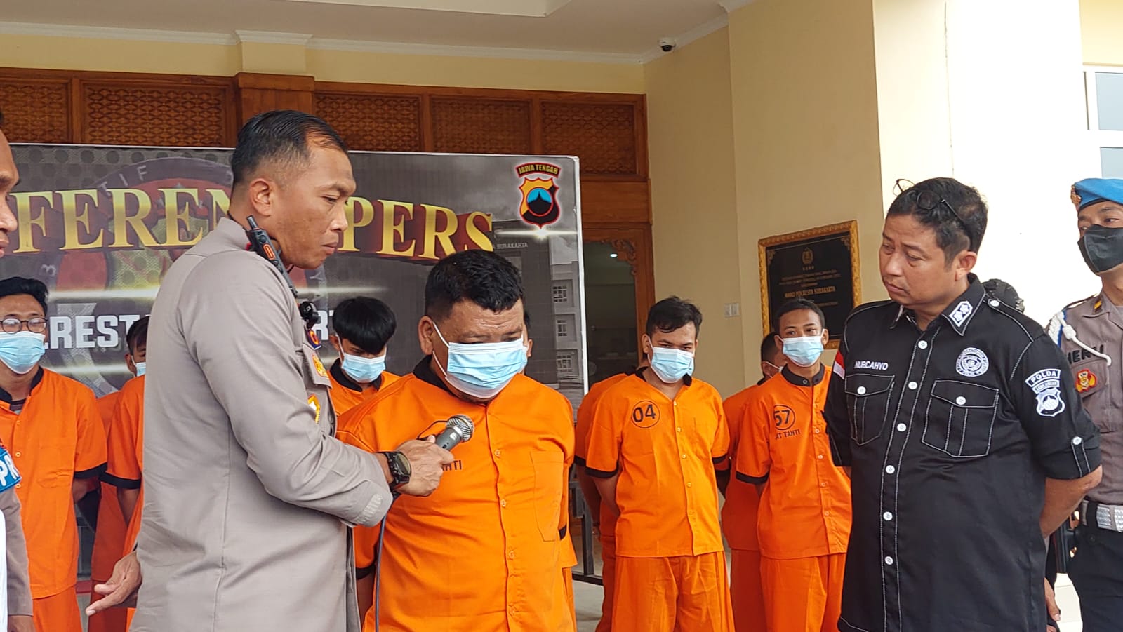 Tersangka Tembakau Gorila