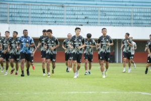 Lawan Kelasemen Atas