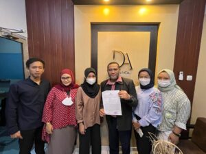 Sebar Foto Telanjang