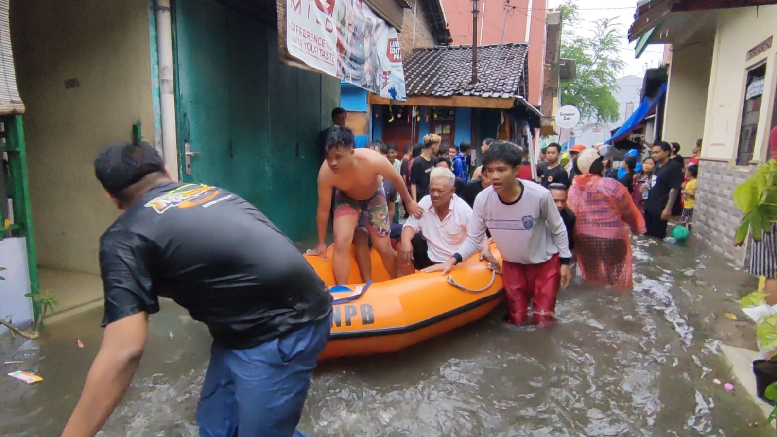 Evakuasi banjir