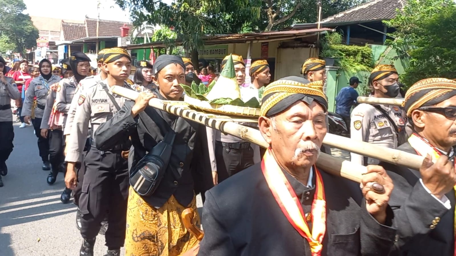 Kirab Tumpeng Gerebeg Sadranan