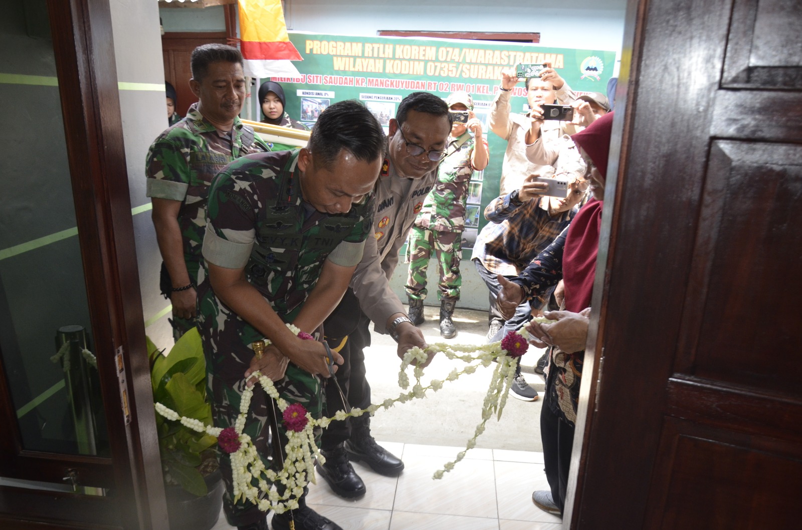 TNI Bedah Rumah