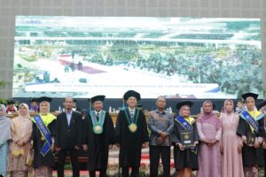 wisuda ums