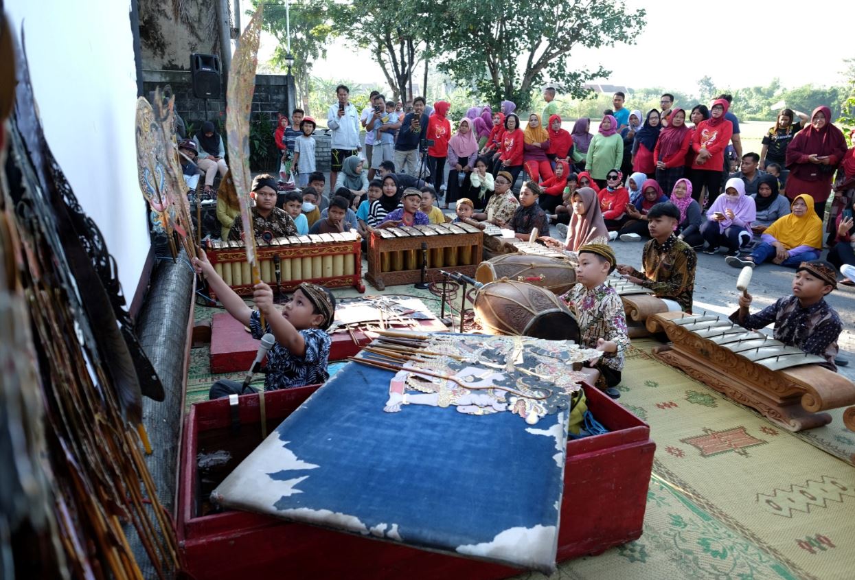 dalang wayang kulit