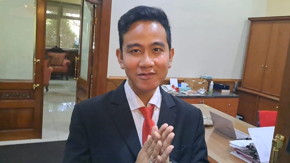 5A561833-AC07-421E-A927-A311A698E105 Wisuda