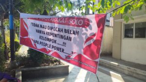 Spanduk people power