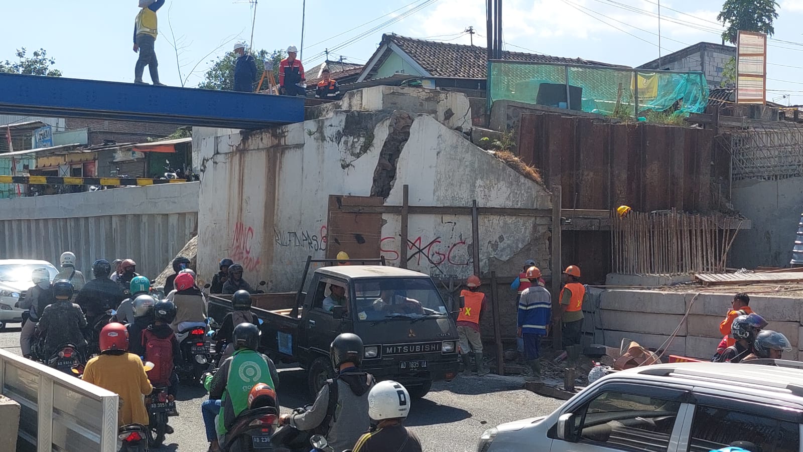 Viaduk Gilingan Retak km