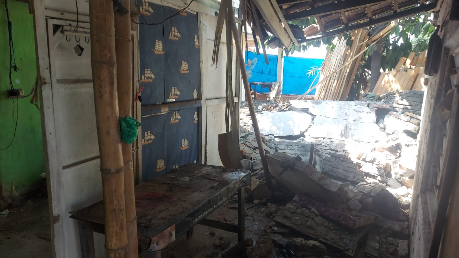 rumah roboh rumah roboh