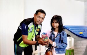 suvenir bandara adi soemarmo
