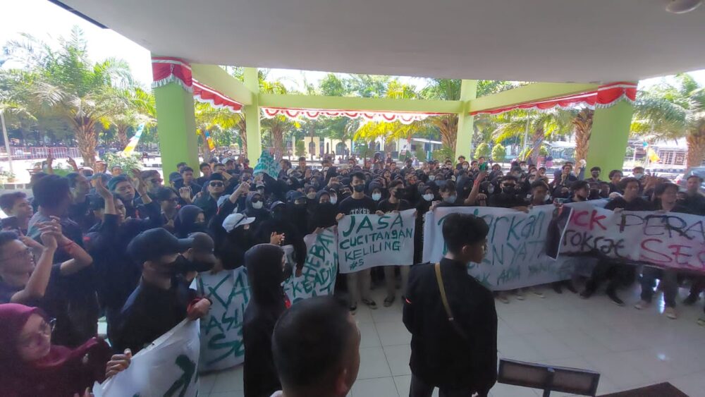 0FF5AFFC-D9E5-49DD-BC12-C7BD1EB88A8B Pinjol