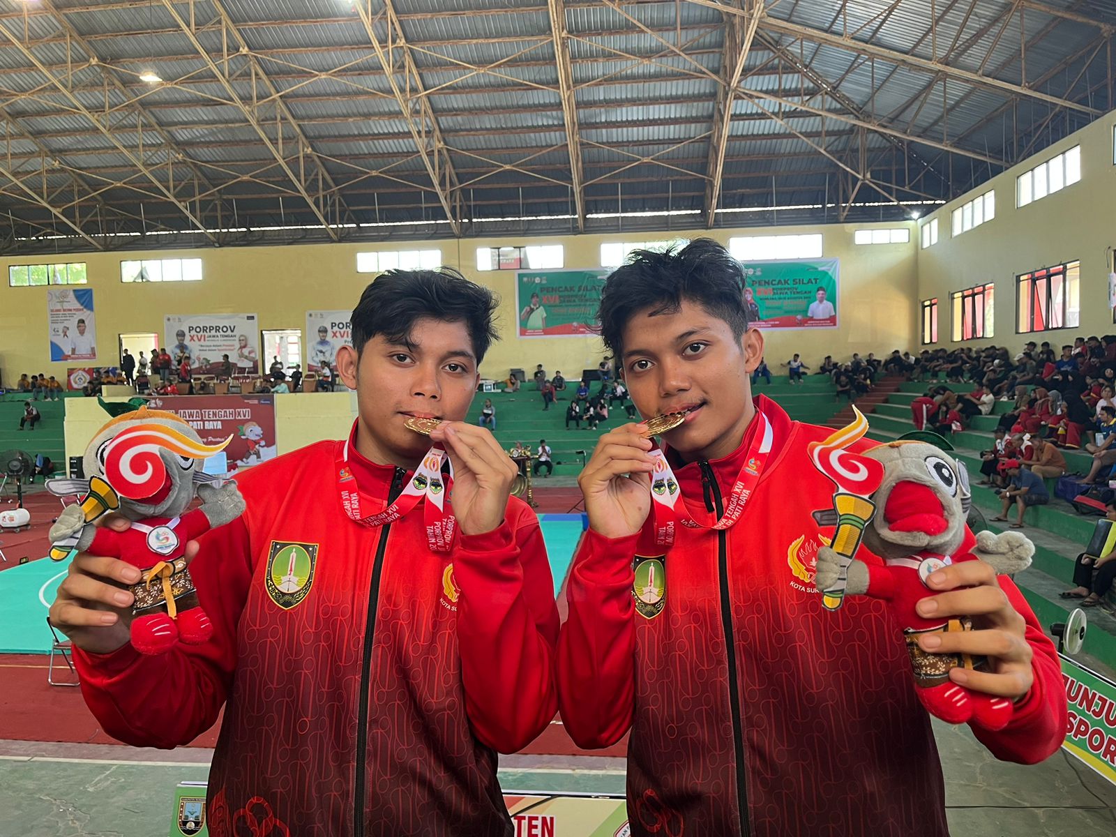 Pesilat kembar Pesilat kembar
