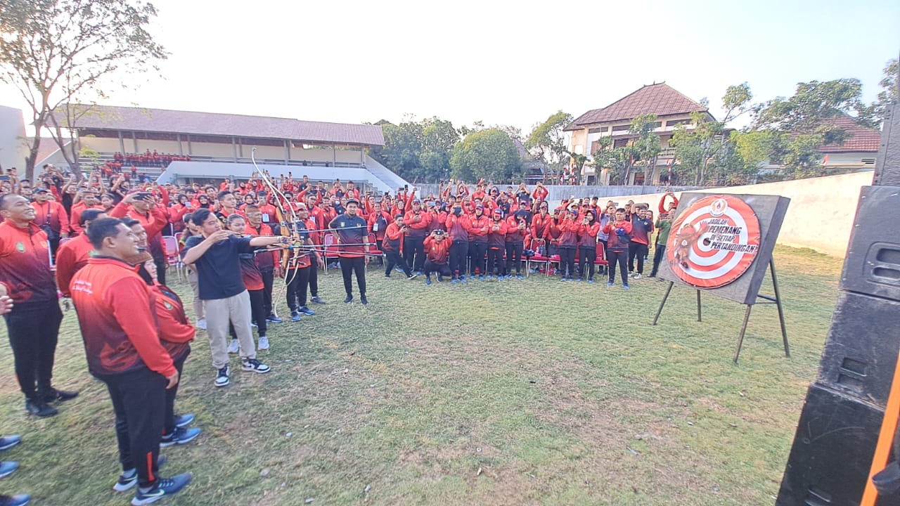 Gibran memanah