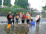 Penebaran benih ikan