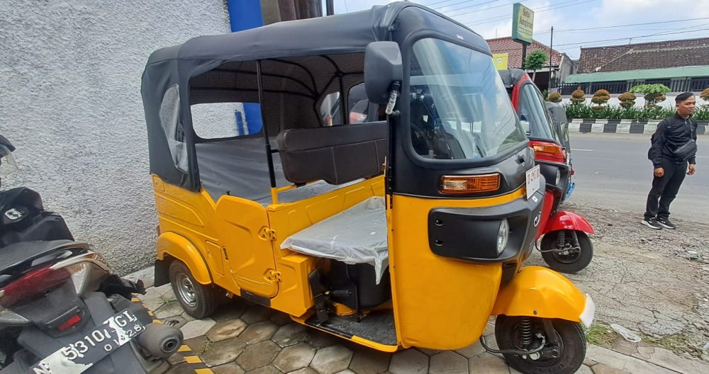 Bajaj RE